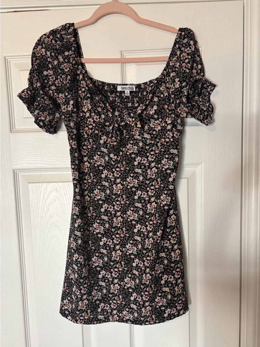 Mimi Chica Black Floral Puff-Sleeve Mini Dress
